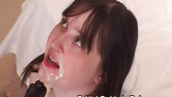 Η Hope Howell επιδεικνύει τη Samantha Rone