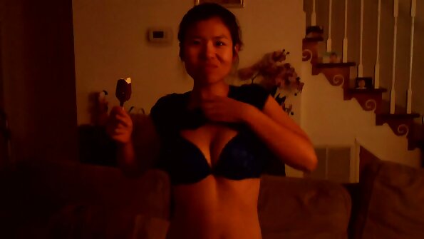 Παρακολουθήστε τη Jeska Vardinski να κάνει ένα σέξι στριπτίζ για την κάμερα με αυτά τα σέξι εσώρουχα με μικροσκοπικά κρανία πάνω τους. Μην παραλείψετε να παρακολουθήσετε το υπόλοιπο βίντεο μέσα στον ιστότοπό της.